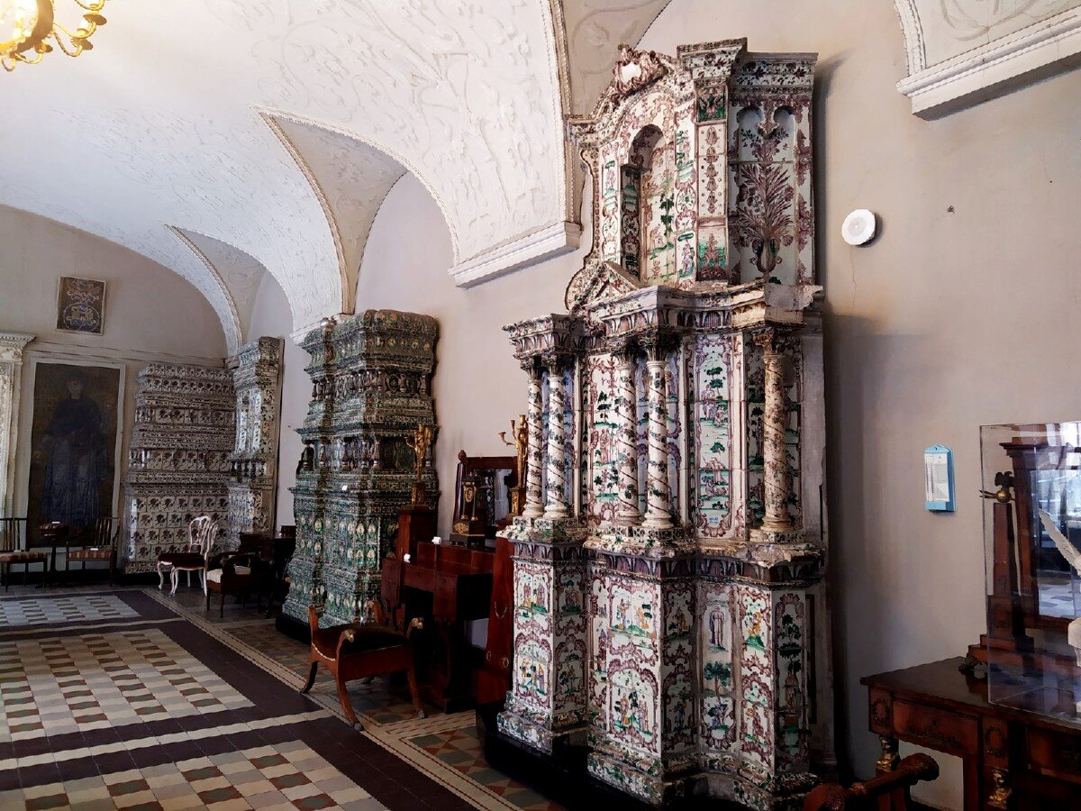 Зал изразцовых печей