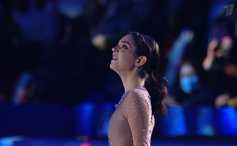 Евгения Медведева. Показательные выступления. Источник фото: YouTube канал Первого канала.