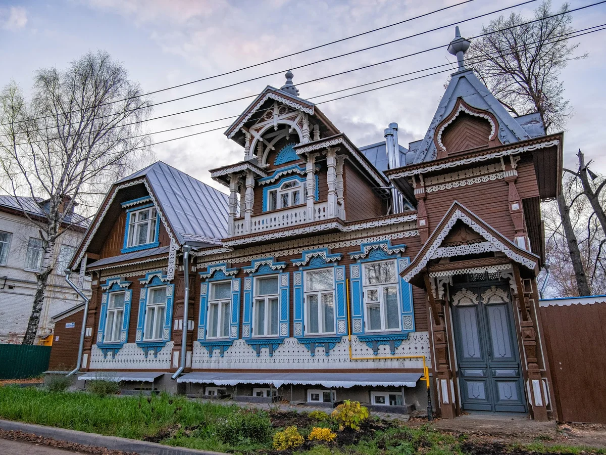 Дом смирново. Дом купца Смирнова в Нижнем Новгороде. Дом купца Смирнова Нижний Новгород 19 век. Дом купца Смирнова в Нижнем Новгороде ул Дальняя. «Дом купца Захарова» Устюг.