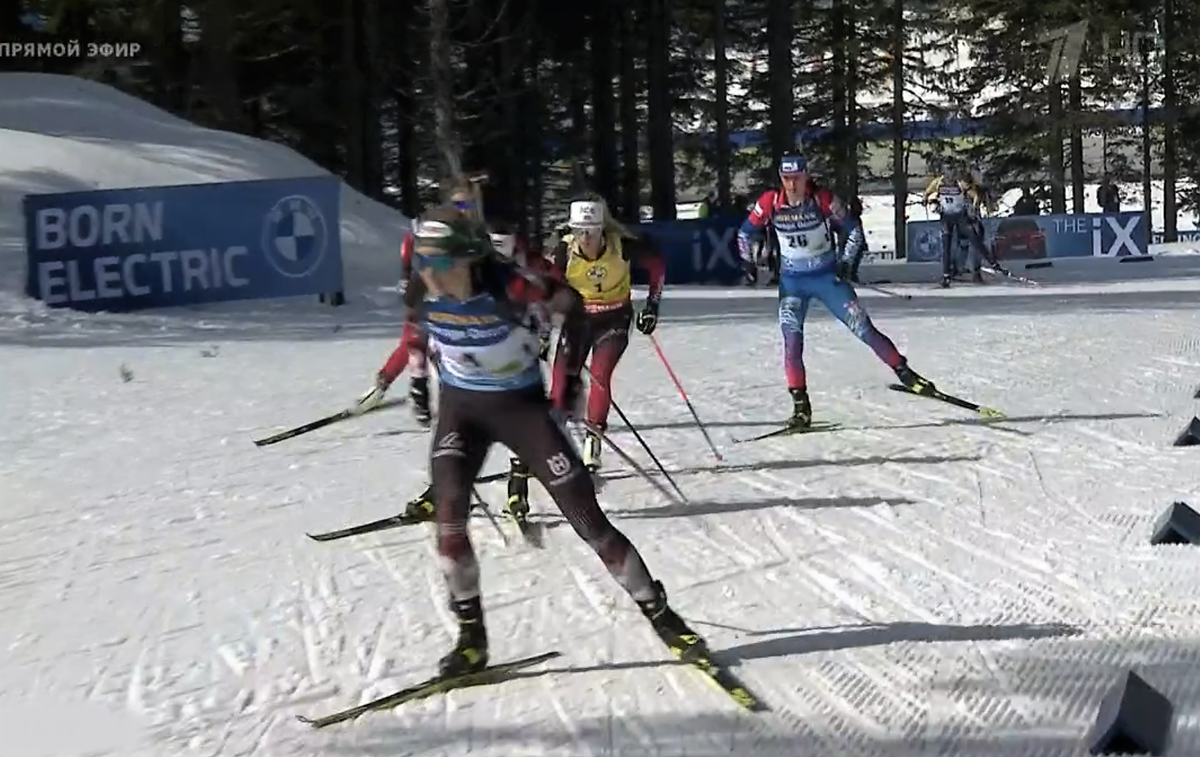 Ирина Казакевич бежит в компании с Хаузер, Экхофф, Тандревольд в масс-старте чемпионата мира по биатлону.