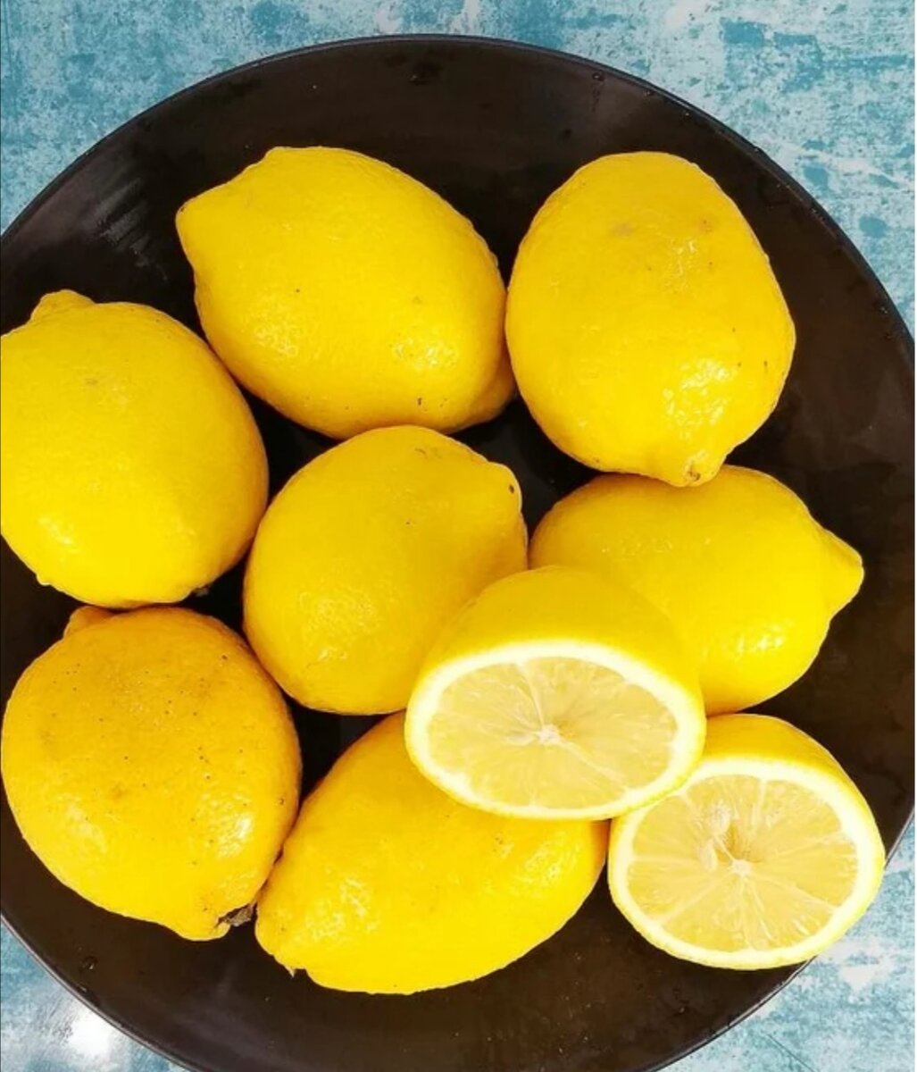 Лимоны промойте и обдайте кипятком