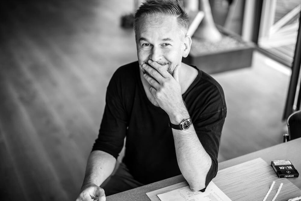 Скромник Гёза Шон меньше чем за год превратился в этакого парфюмерного мессию, заодно получив полный карт-бланш на сотрудничество. 