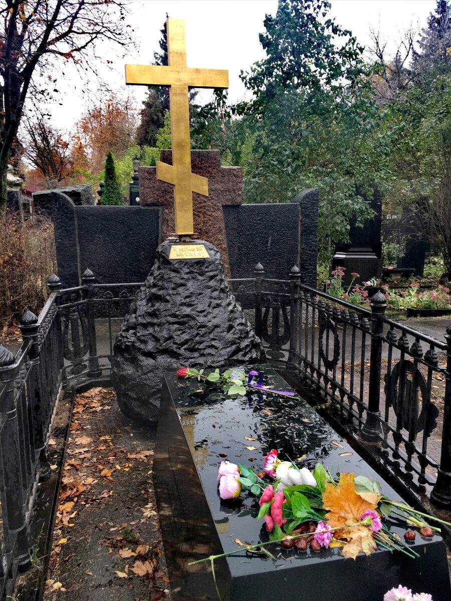 Могила Гоголя