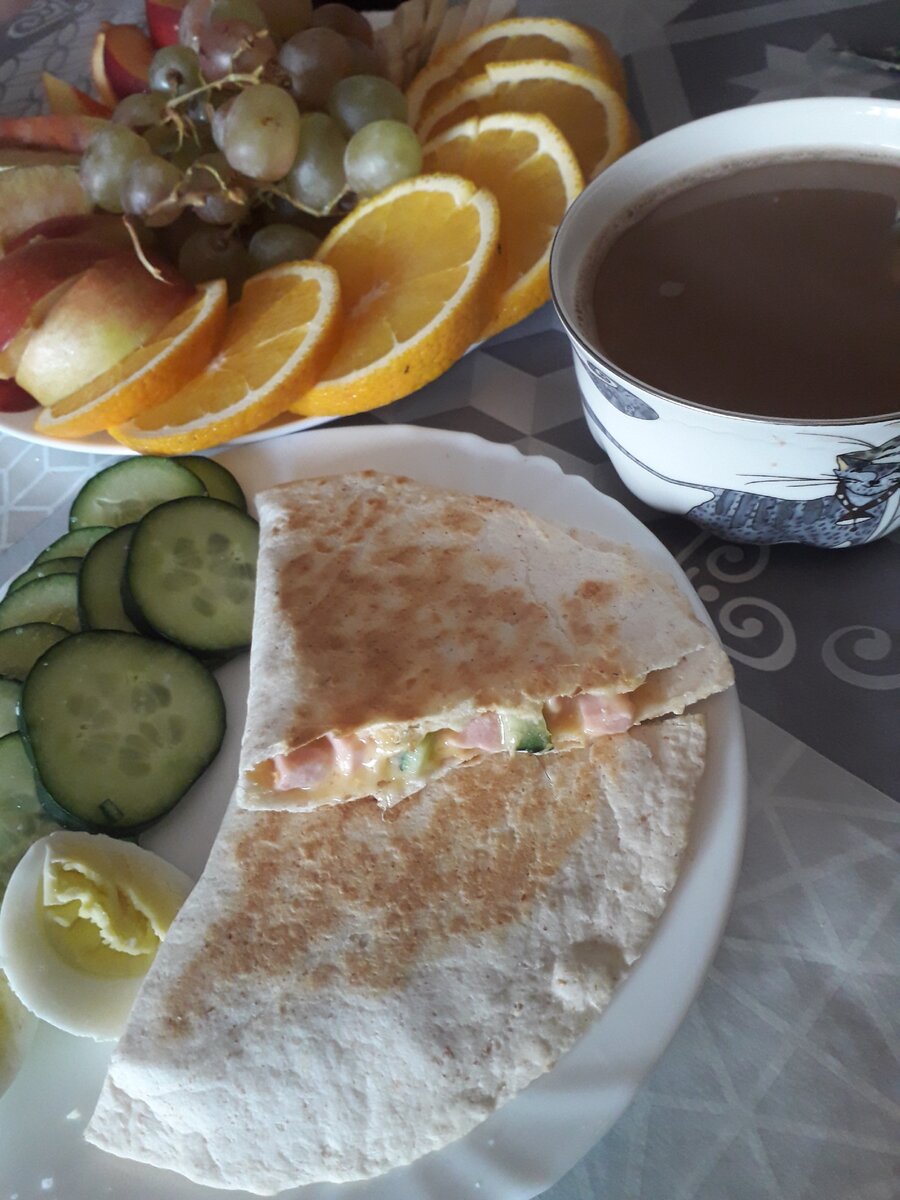 Заботьтесь о себе! Вкусно и полезно кормите, выводите подышать свежим воздухом,  следите за состоянием кожи и волос, обнимайте, в конце концов. 