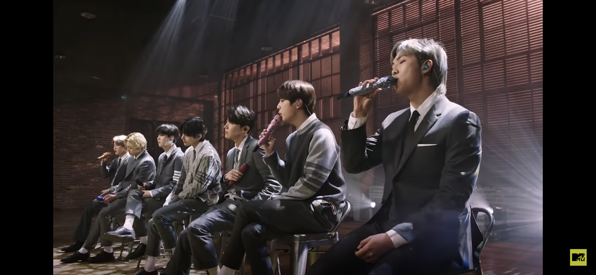 Бтс кавер дэнс. Txt dynamite. Кавер бтс. Black swan bts альбом. Кавер на бтс.