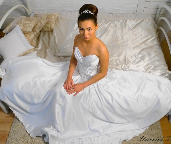 Бычкова Алина, Королева выпускного бала (Зеленогорск). Фото из архива проекта. Фотограф Всеволод Табачук. Прическа и макияж - самостоятельно. Платье - салон "Невеста". Место - фотостудия "В кадре" (Красноярск)