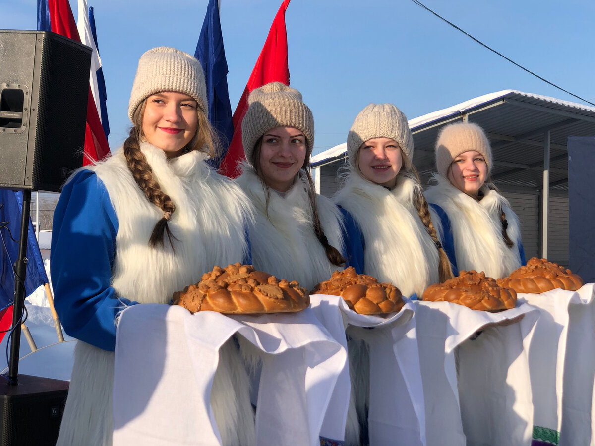 Гостей турнира приветствовали хлебом-солью.