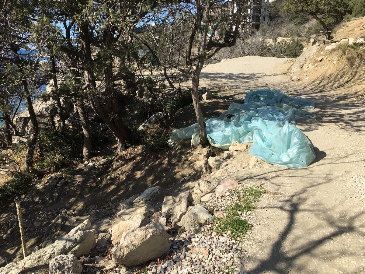 Ветер протащил плёнку аж за 200 метров