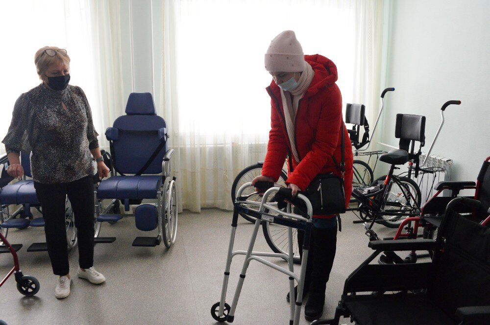  Оксана Хафизова выбирает ходунки для ребёнка