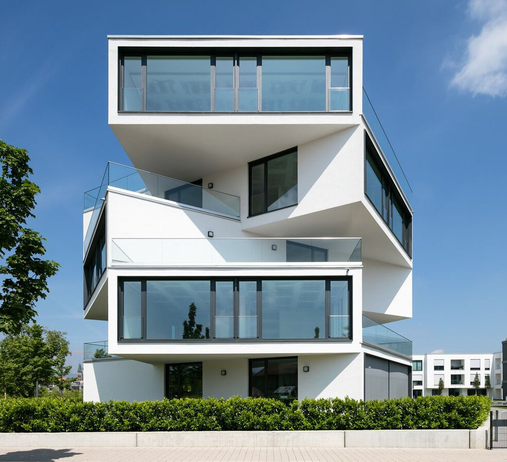 Стены - витражи. Консольные перекрытия.