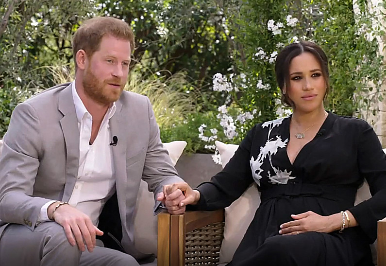 Мне почему-то постоянно кажется, что Гарри что-то употребляет. Уж больно у него покорно-отрешенный вид и странные суждения