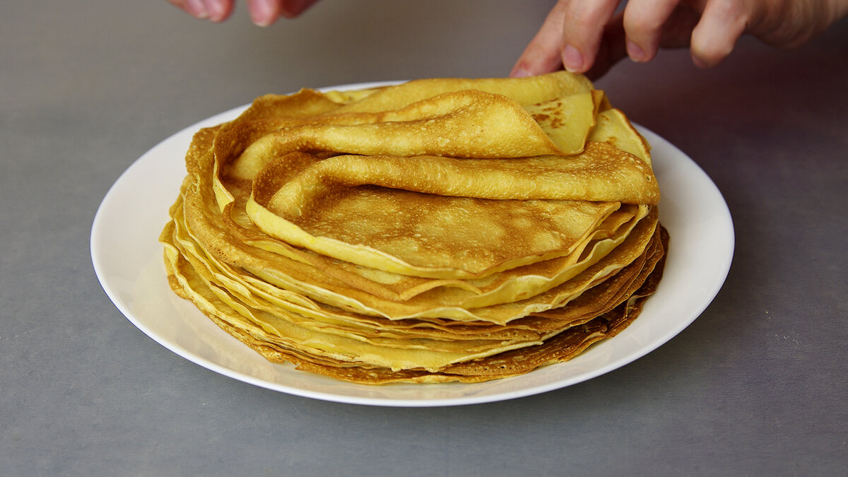 Луковые блинчики. Необычные блины на Масленицу. Необычные но вкусные блины. Самые вкусные и простые блины на воде. Края блинов получаются сухими и ломкими почему