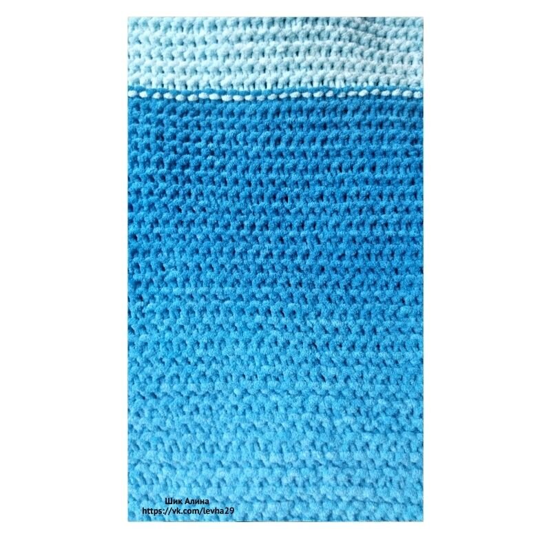 Изнанка пледа, виден "пунктир" от ввязывания более светлого участка пряжи.