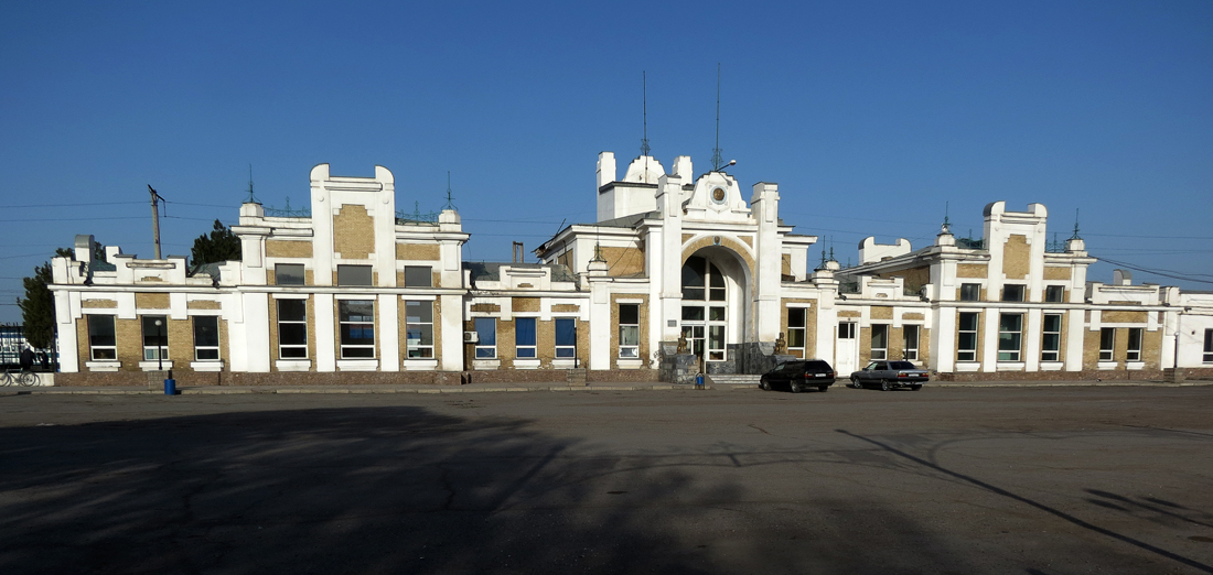 ЖД вокзал Туркестан. Станция Арысь. Вокзал Арысь. Вокзал в Туркестан Арыс.