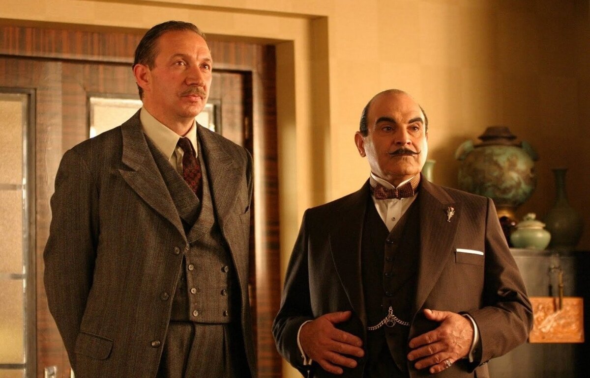 пуаро агаты кристи 1 сезон. детектив эркюль пуаро. альфред молина пуаро. эркюль пуаро. пуаро 1 сезон 6 серия.