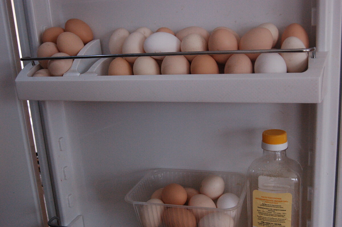 фото сделано сегодня, но картина тогда была  такая+ столько же яиц в недрах холодильника.