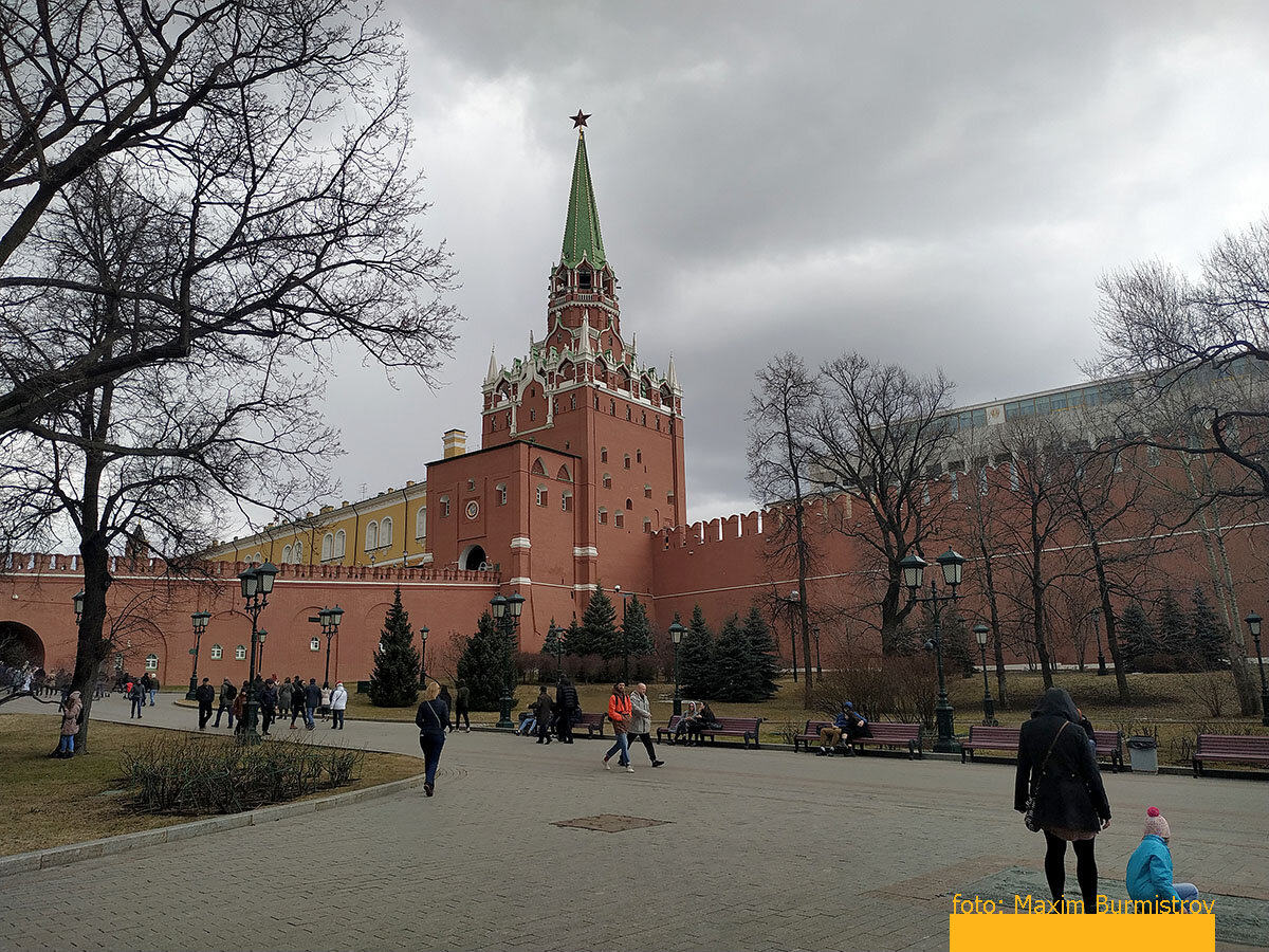 Погода перед началом экскурсии испортилась (как всегда!), хотя с утра лупило весеннее солнышко.