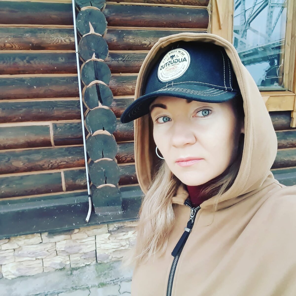 Вы на канале Азия наизнанку. Меня зовут Александра, я с Дальнего Востока. 