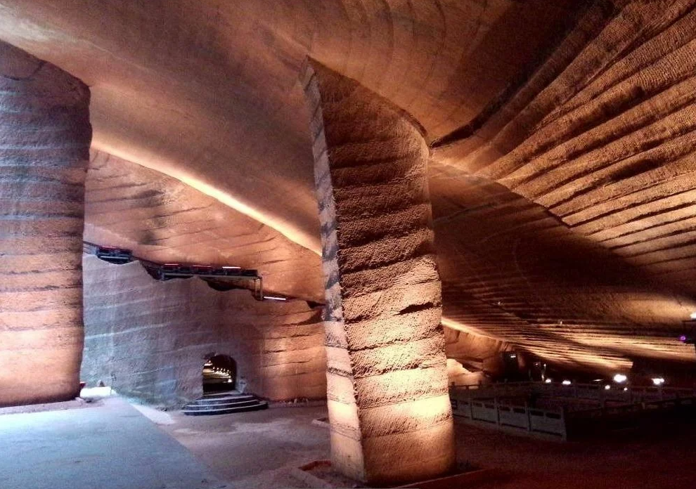 Фото: https://www.amusingplanet.com/2017/07/the-mystery-of-longyou-caves.html 