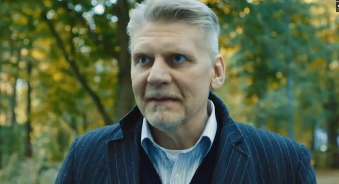 Сергей Калантай. Кадр из кинофильма "Курица", Роман Бровко, сценарист Татьяна Гнедаш, композиторы Игорь Волков, Максим Бусел, Юрий Гром (скриншот для иллюстрации)