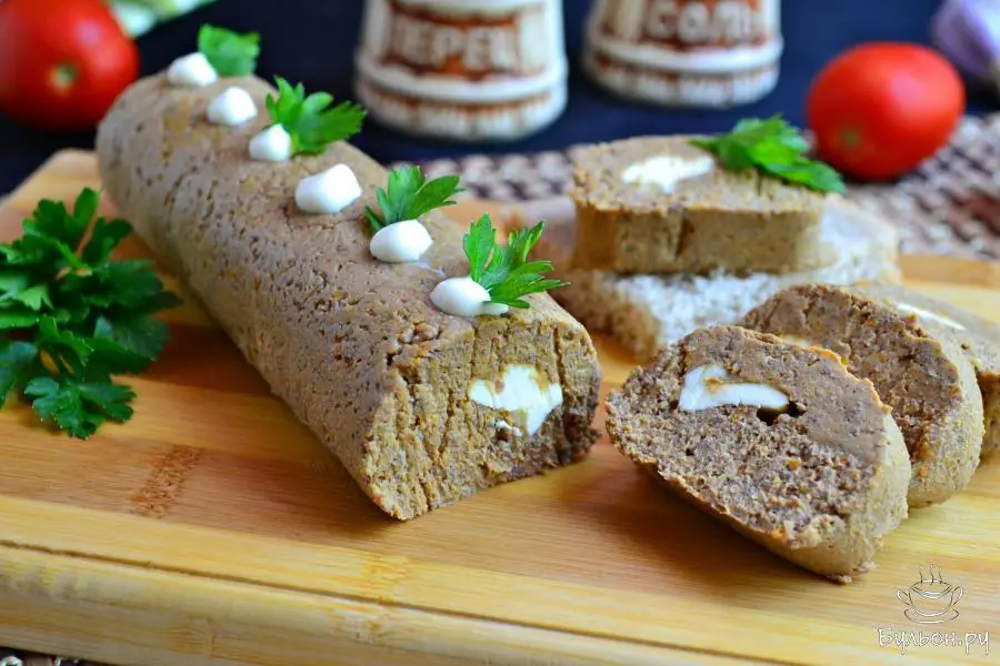 Печеночный паштет из куриной. Паштет из печени. Паштет из говяжьей печени. Паштет печеночный домашний. Подача паштета из печени.