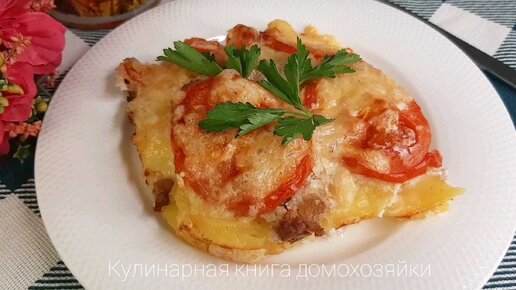 Картошка с фаршем, луком, помидорами, яйцом и сыром в духовке