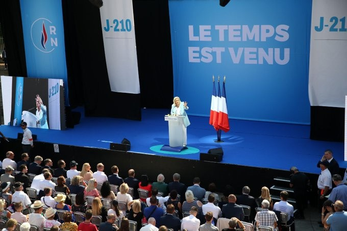 twitter.com/mlp_officiel