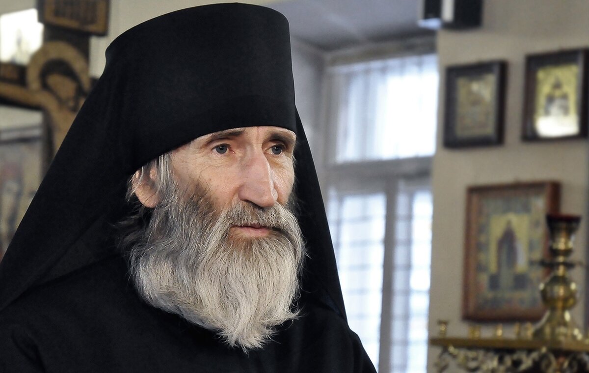 Инок Киприан (Валерий Анатольевич Бурков) — советский авиационный военный штурман, полковник, Герой Советского Союза (1991 г.), советник Президента РФ (1991-1993 гг.), потерял в Афганистане обе ноги.