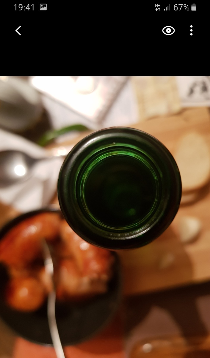 Эти колбаски настолько вкусные, что все кеблябы в прошлом навсегда. Четыре штуки обошлись мне в 50 и я впервые приготовил их не в сковородке с прозрачной крышкой, а в основной чугунной кастрюле только на масле. Кот согласился их есть. Сырыми в смысле. Их вполне хватает на два дня. Пиво меня опять не вставляет и я снова не пьянею от него. Родика отказалась мне дать в долг всего одну бутылку и я отправился к Гале. И вот там-то всё и началось, так что спасибо Родике. Как мы ощущаем реальность? Как предчувствуем?