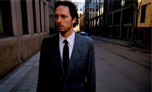 Кадр из фильма "Неуместный человек"