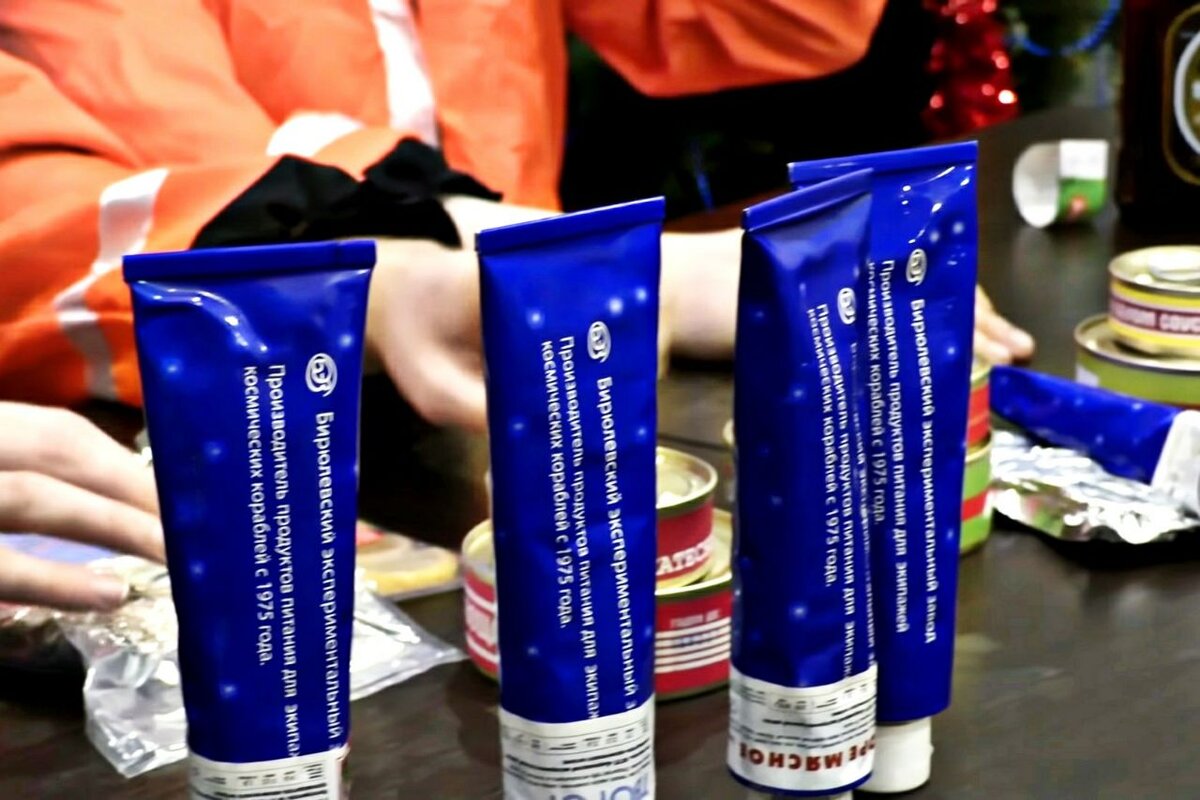 Еда космонавтов в алюминиевых тюбиках