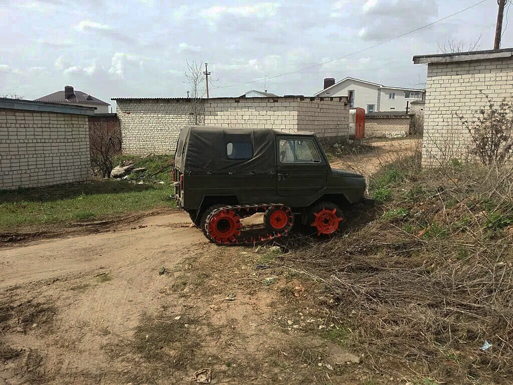 Странный гусеничный вездеход из обычного ЛуАЗ-969