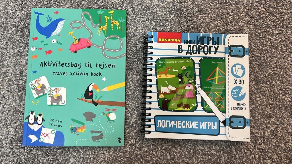 Специальные книги для занятий в дороге. У нашей внучки два родных языка, поэтому ей подходят и русские, и английские книжки.