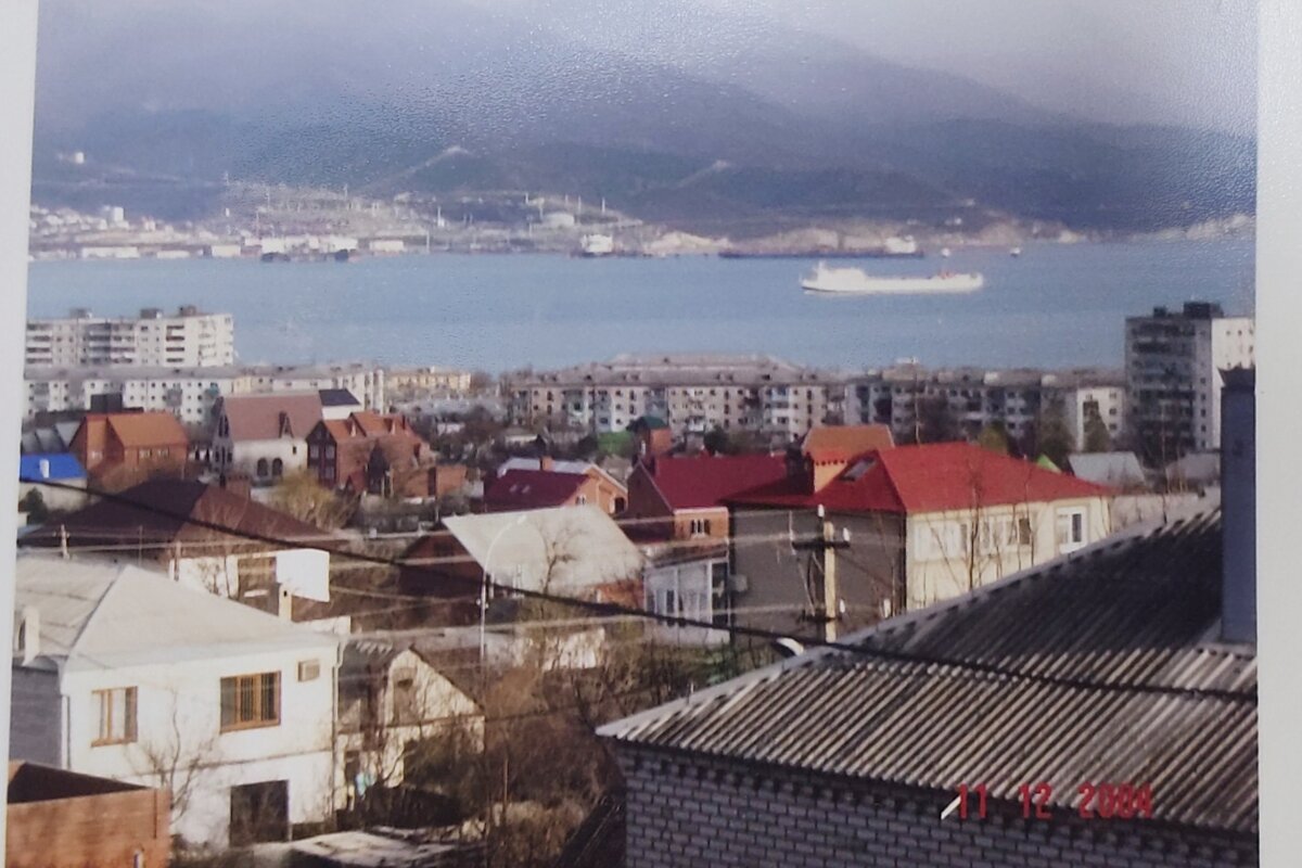 Что было замечательно тогда в общаге, так это шикарный вид на море