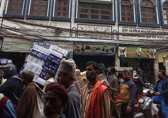 Чанди Чоук днем (ночью я не смогла сфотографировать из-за полицейского)