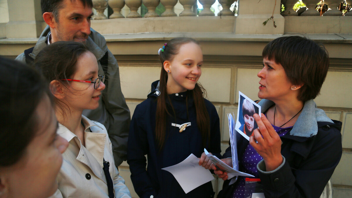 А сначала я устраивала книжные прогулки для друзей дочки:)