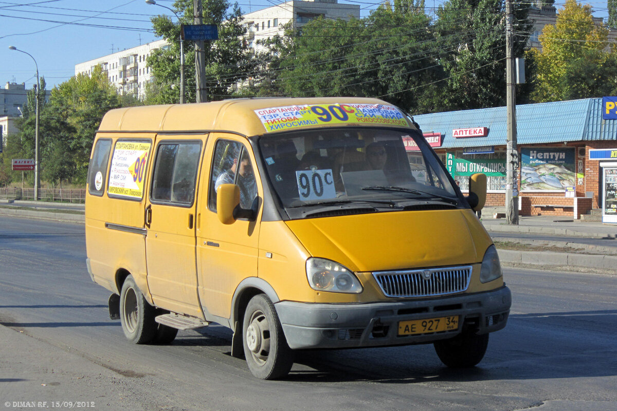 ГАЗель маршрута № 90с«Спартановка (Улица Грамши) — Улица Лавровая» на проспекте Университетском