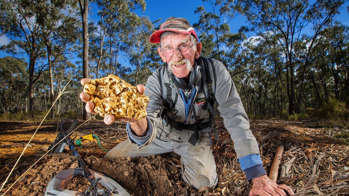 В древние времена золото на даче  мог найти каждый, но и сейчас рыбаки вот так иногда находят золотую руду и становятся миллионерами