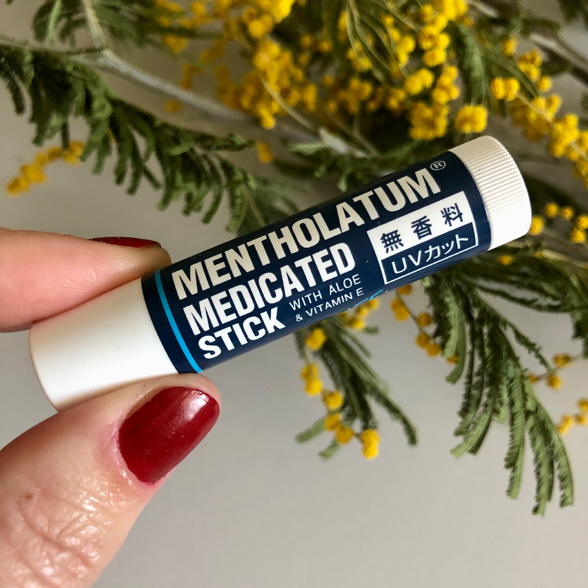 бальзам для губ MENTHOLATUM Medicated Stick