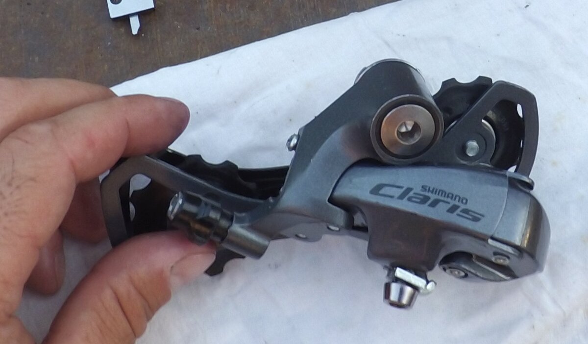 Это мой первый шоссейный переключатель Shimano Claris GS 2400. 