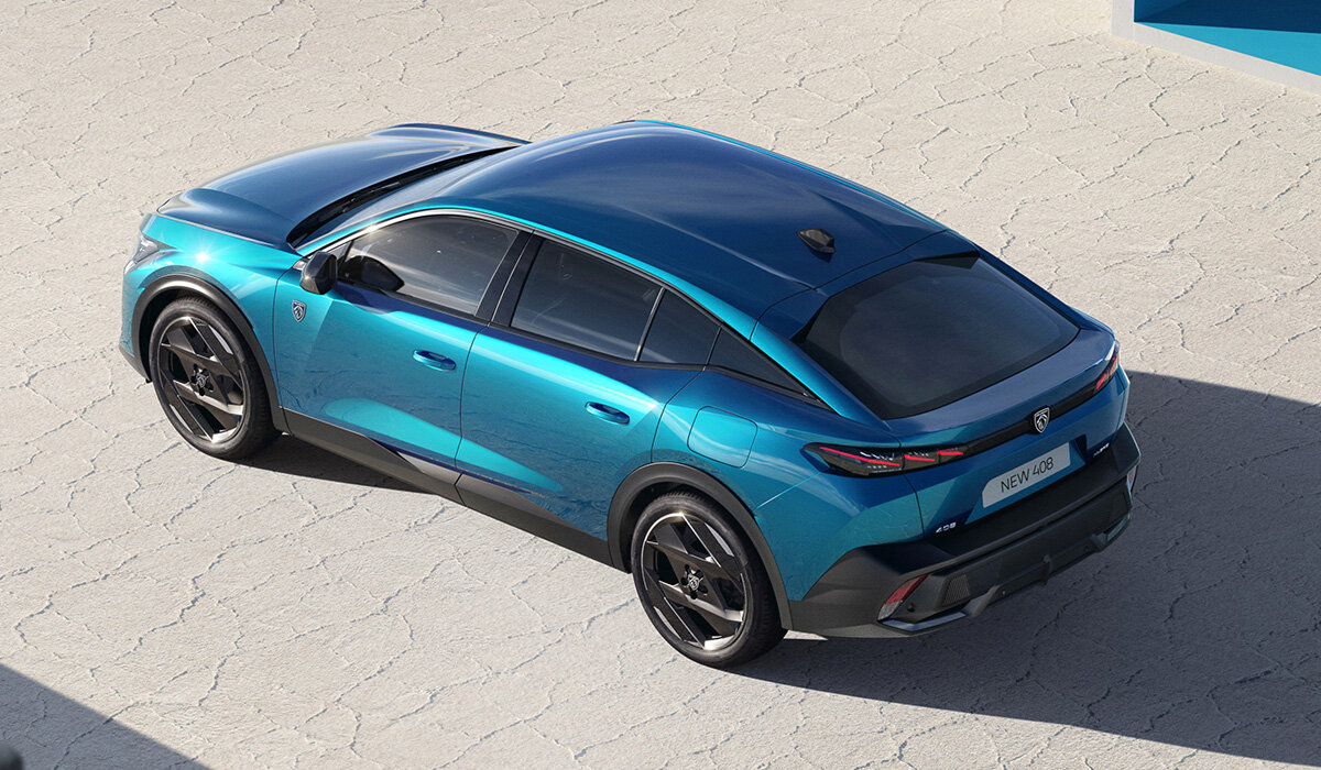 Задняя часть нового "Пежо" 408 (2022)