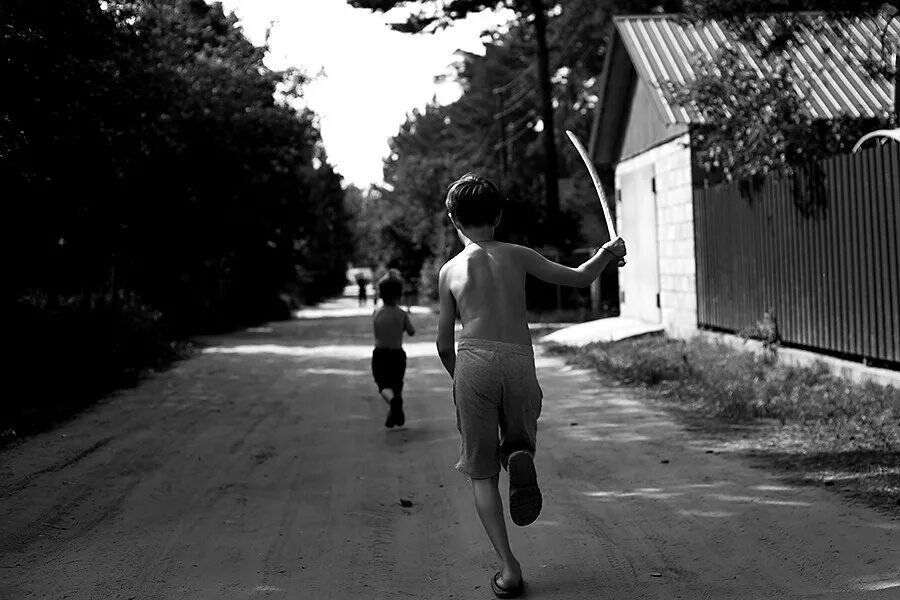 "Эх, молодежь", "А вот в наше детство…" - фразы, которые слышат в свой адрес абсолютно все поколения.-8