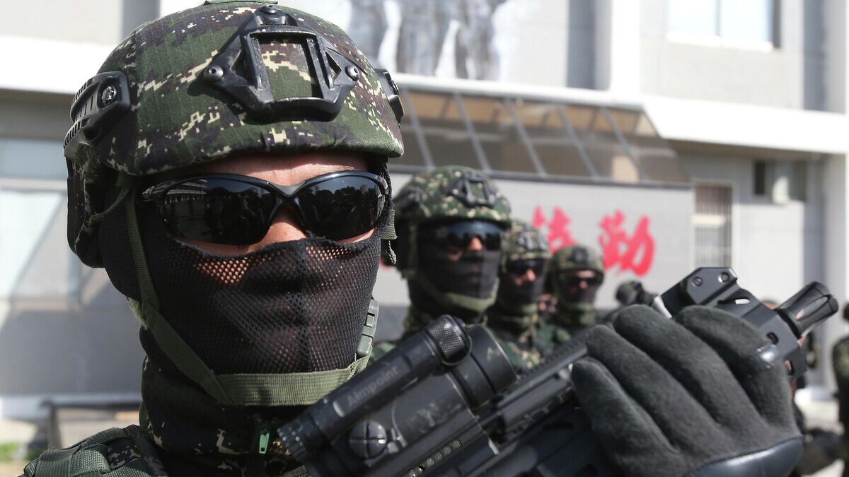    Военнослужащие армии Тайваня во время учений© AP Photo / Chiang Ying-ying