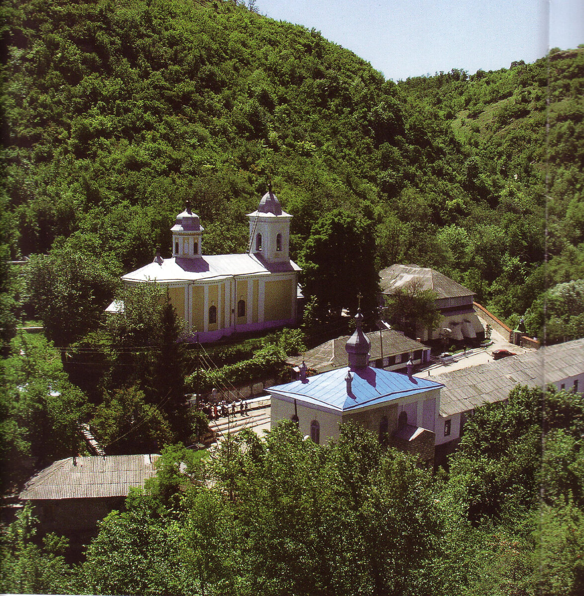 Монастырь в Сахарне