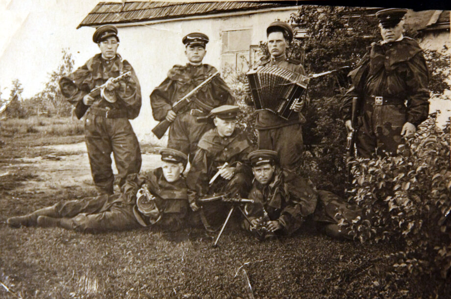 Рукопашный бой разведчиков вов. Борьба смерш. Бойцы упа оун 1944. Бойцы оун-упа. Смерш лесные братья.