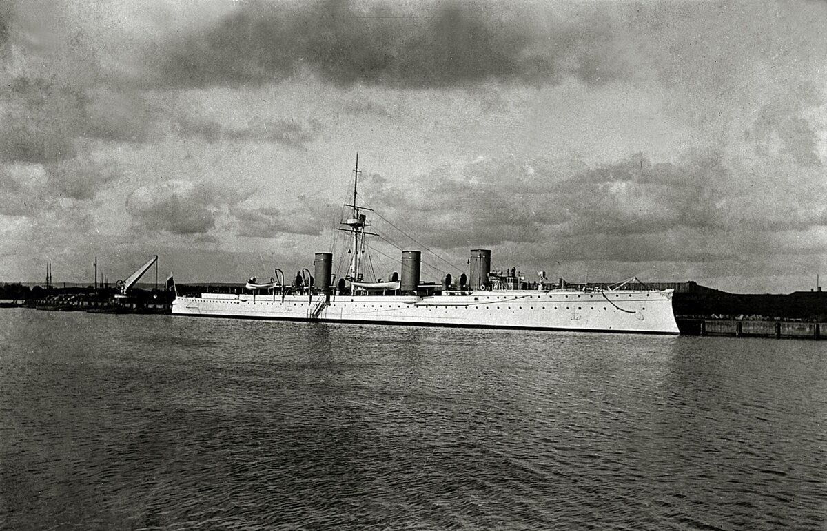 Бронепалубный крейсер 2-го ранга «Новик». Источник: pinterest.ru