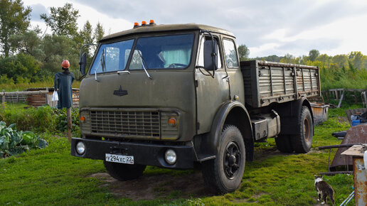 МАЗ-5335. Звук двигателя ЯМЗ-236. / An old Soviet MAZ-5335 truck.