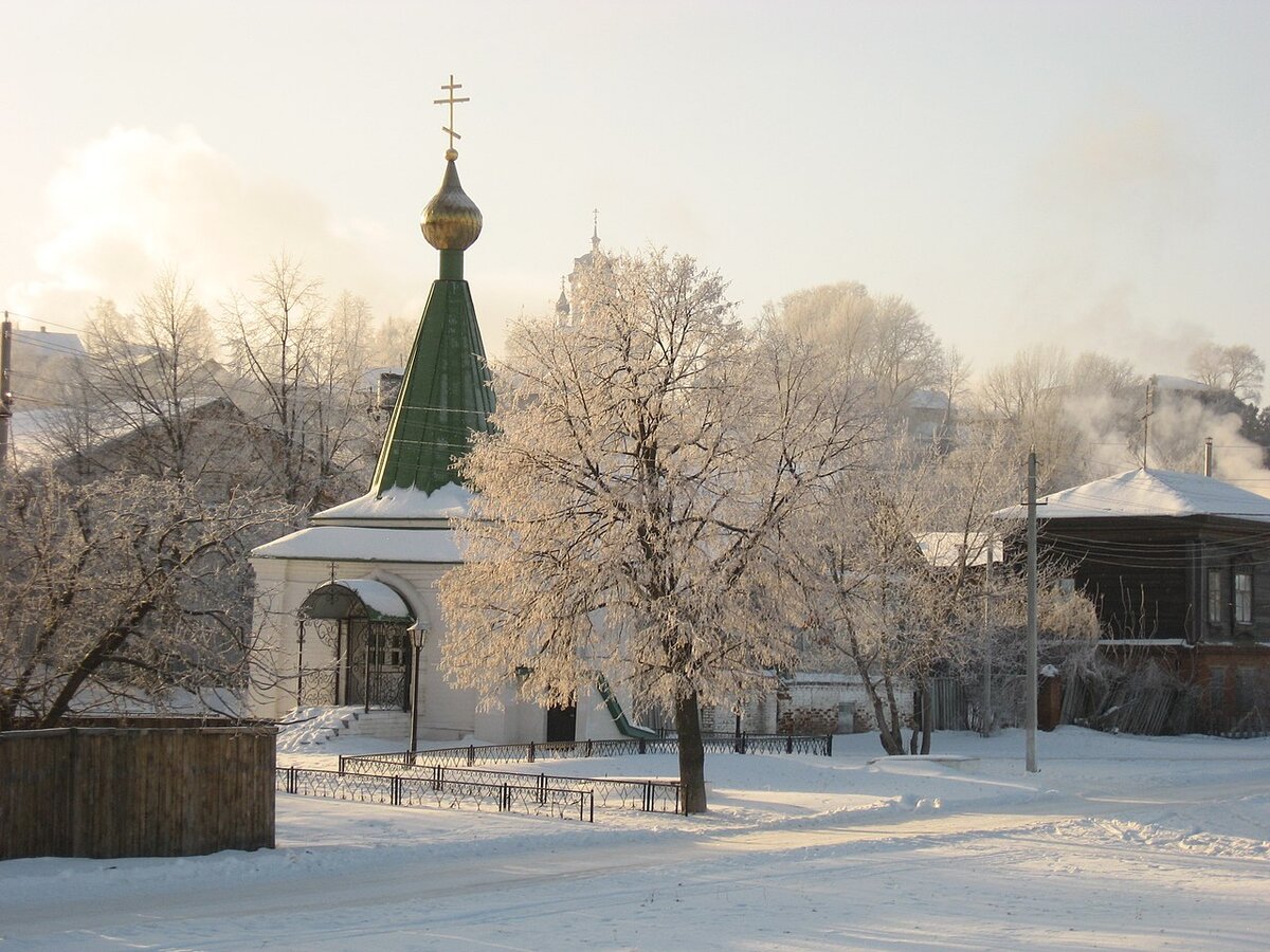 Козьмодемьянск (горномар. Цикмӓ, чуваш. Чикме) — город (с 1708 года) в Республике Марий Эл Российской Федерации. Центр Горномарийского района, в состав которого не входит. Образует городской округ «Город Козьмодемьянск» - Википедия