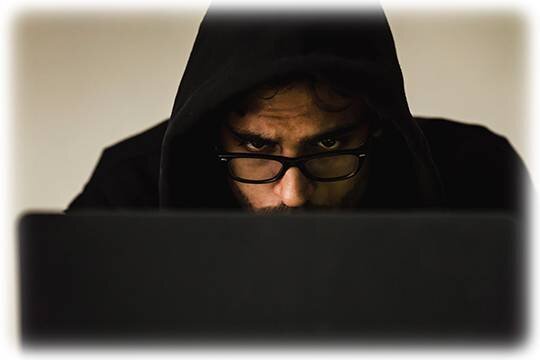    Хакер увёл из банков миллиард рублей