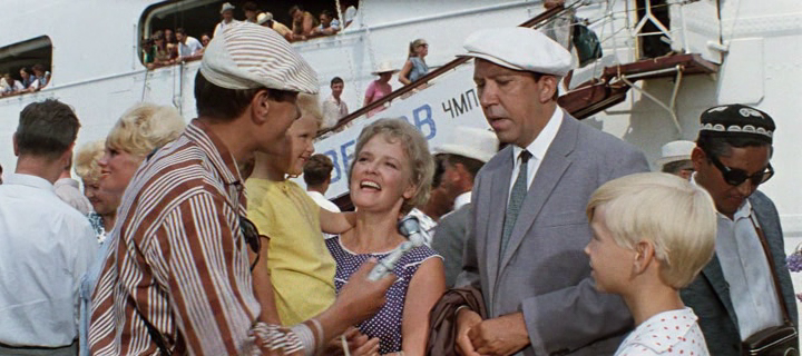 Кадр из фильма "Бриллиантовая рука" (1968)